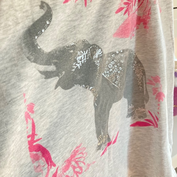 ✨2/$40✨ 2-Item Bundle of Girls' Tops - Picture 3 of 6